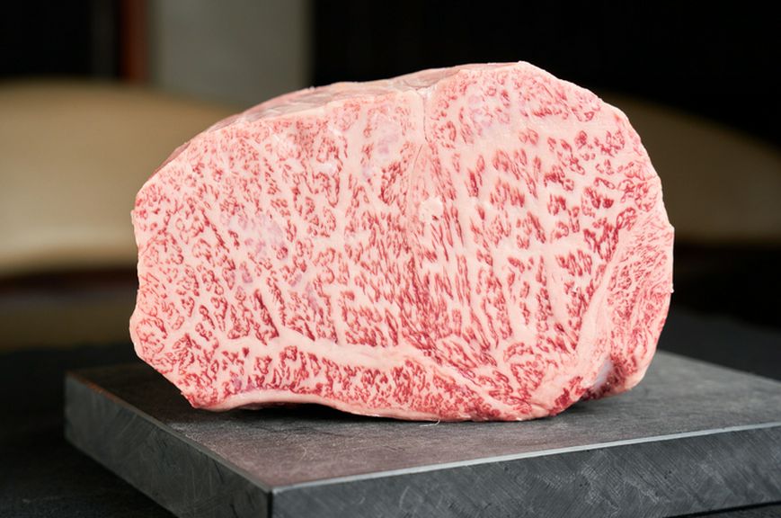 「おおいた豊後牛」をベースに、厳選した最高品質の黒毛和牛を