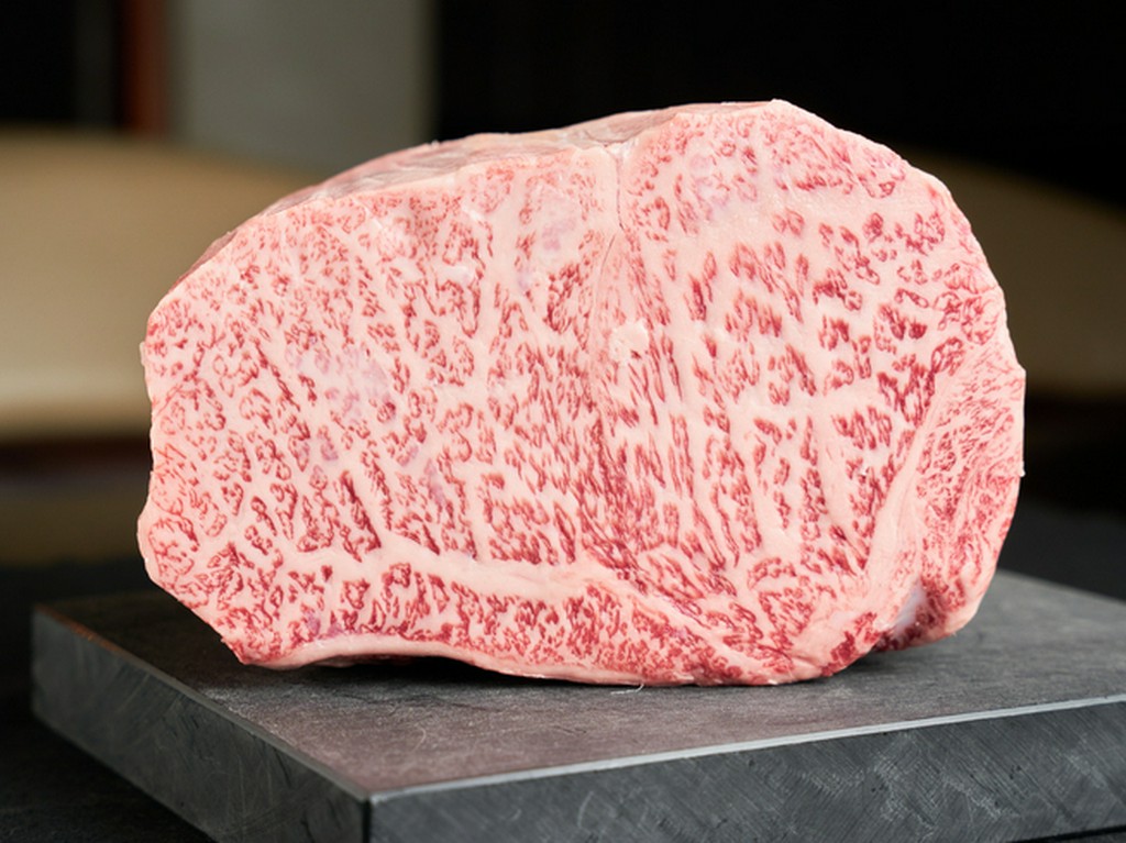 「おおいた豊後牛」をベースに、厳選した最高品質の黒毛和牛を