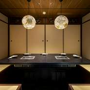 各種個室が完備されているのでプライベートを大切にする方に最適です。仕事上の接待はもちろん、お忍びデートなどにも。静かな空間で味わうとても贅沢な「自分で焼かない焼肉」は、忘れられない記憶の一コマに。
