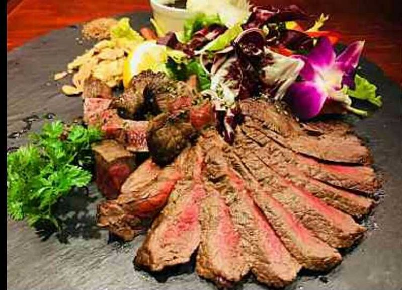 迫力満点のお肉料理が自慢です。