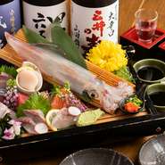 数年前までは鮮魚店として営業しており、魚屋の目利き力と仕入れルートを生かし、とれたて新鮮な海の幸をコストパフォーマンスよく提供しています。
