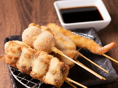 何本でも食べたくなる『串揚げ盛合せ』