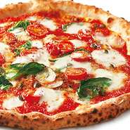 （トマト・チェリートマト・オレガノ・アンチョビ・ニンニク・ケッパー
バジル・モッツァレラ・粉チーズ）

S…2,420円
M…2,750円
L…3,080円