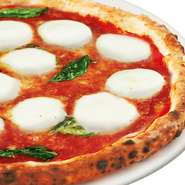 こだわりのマルゲリータの更に上を行く至高のマルゲリータ
（トマト・バジル・プレミアムモッツアレラ・粉チーズ）

S…3,080円
M…3,410円
L…3,740円