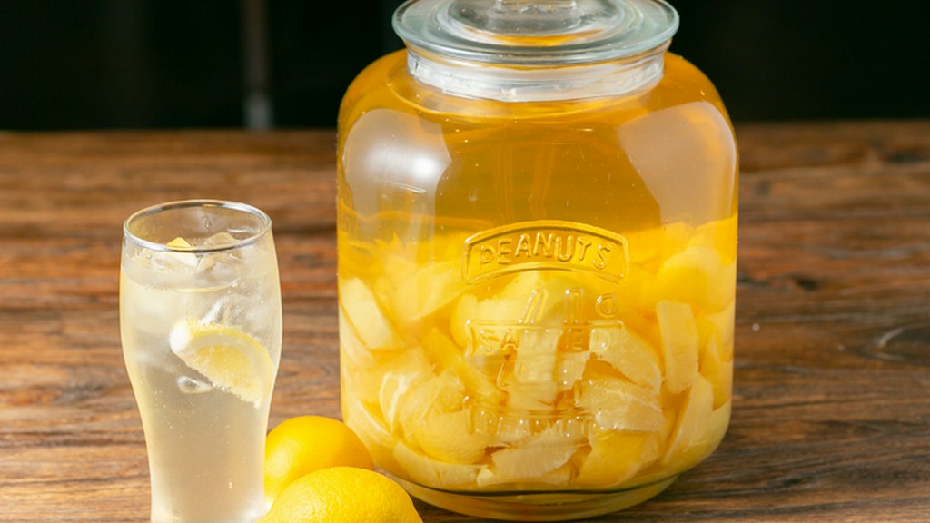 国産レモンをつかった漬け込みレモンサワーが大人気！