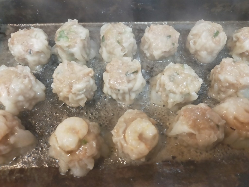 餃子または焼売　各4個