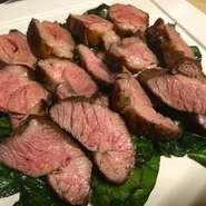 仔羊のランプ１本ロースト　200gから骨なしなので丸ごと食べられます　綺麗に磨いて低脂肪