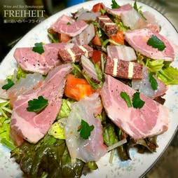 自家製ハム２種と季節のパテなど前菜サラダ仕立て　950円から