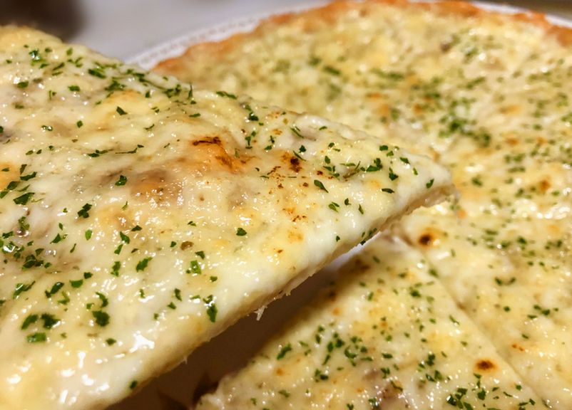 パリッと生地垂れの無いゴルゴンゾーラのピザ