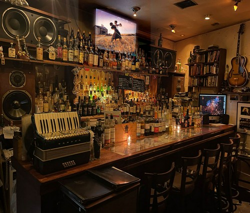 カウンターのスピーカーandモニター画面がが新しくなりました