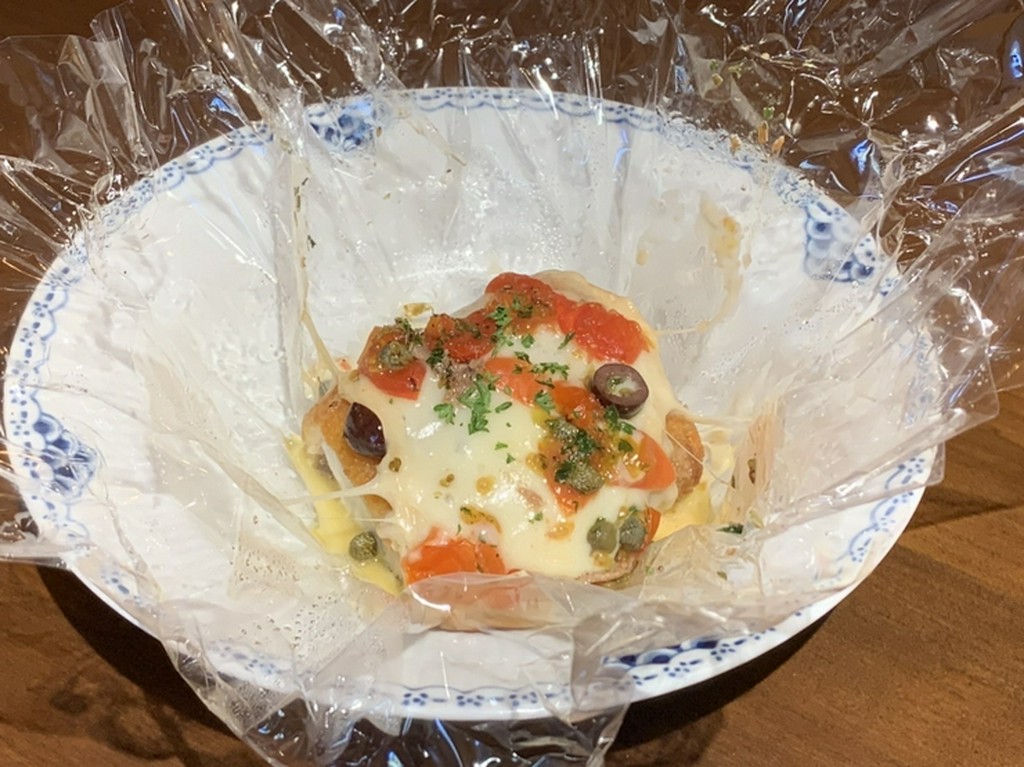 シチリア風季節の野菜とスカモルツァチーズのカルトッチョ