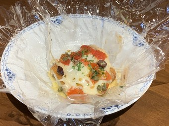 シチリア風季節の野菜とスカモルツァチーズのカルトッチョ