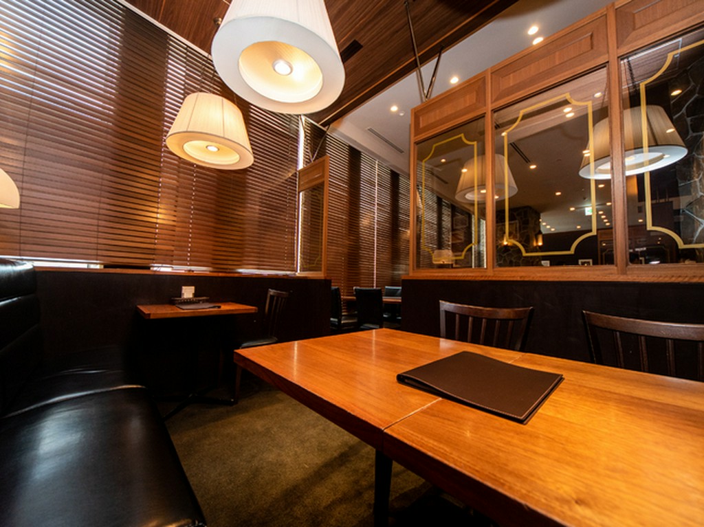 ゆったりとくつろげるソファ席もございます。