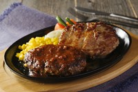 グリル大宮デミグラスソースハンバーグ×ビーフステーキのボリューム大満足コンボ!!※ステーキ部位は、入荷に状況により異なります。スタッフまでにご確認ください。