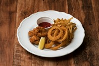 ワインやビールのおつまみに最適(ポテト・オニオン・から揚げ)