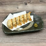 旨味たっぷりの牛タンを贅沢に餡に使用。香ばしく揚げました。