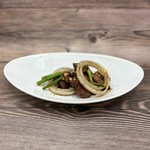 牛タンの色々な部位の端材をステーキソースでソテーしました