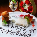 誕生日などにご好評頂いている「サプライズかまくらケーキ」。
こちらはお誕生日や記念日の利用の他、今年一番輝いていた方へのサプライズ的な演出にも最適です!!