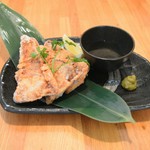 サーモン白鮭紅鮭と違い上質な脂の乗りと旨みがある宮城県産銀鮭を香味野菜と合わせたカルパッチョでお召し上がりください。