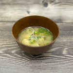 あさりの出汁が効いた、身体に染み渡るお味噌汁。飲んだ後におすすめ