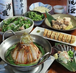 山椒が効いた旨辛豚鍋！斬新な牛タン入り揚げ餃子などなど、鶏、豚、牛とお肉も盛りだくさん！
