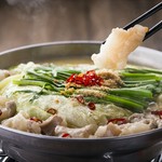 福岡の郷土料理として親しまれる「もつ鍋」を堪能できるコースプランです。