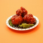 柔らかな鶏むね肉をごまだれで。十五穀米もサラダ感覚でお召し上がりください。