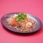 まろやかな豆乳と香ばしいゴマベースを合わせた濃厚なスープのフォーです。こちらの定食は十五穀米が付きます。