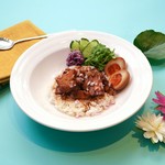 自家製魯肉は豚バラと軟骨をトロっとろに煮込んだ逸品！ご飯が進む味付けになってます。