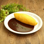 じっくり煮込んだデミグラスソースとふわトロなオムライスの相性は抜群。
