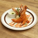 身の詰まった新鮮なエビをフライにしました。
ぷりぷりな食感がたまらない洋食定番料理。

