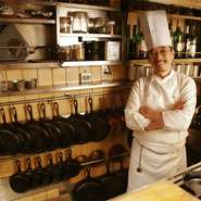 浅草の名店「レストラン大宮」のオーナーシェフである大宮勝雄が手掛ける洋食の味をカジュアルに。大宮のエッセンスを取り入れた新しいスタイルの洋食をお楽しみください。