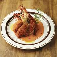 身の詰まった新鮮な海老、プリプリ大粒な牡蠣のフライです。
オーロラソースを絡めてどうぞ！