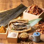 この出汁は、野菜と牛もつの旨みがプラスされると、絶品スープに！！”シメの麺や雑炊まで絶品”