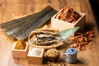 この出汁は、野菜と牛もつの旨みがプラスされると、絶品スープに！！”シメの麺や雑炊まで絶品”