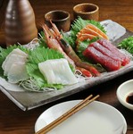 鮮度の良いお刺身を盛り合わせに！
内容は仕入れ状況により異なります。