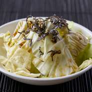 新鮮なキャベツと塩昆布がベストマッチ