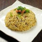高菜のチャーハンに明太子をのせました。
