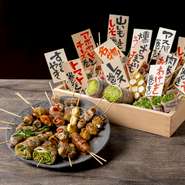 当店人気の串焼きは定番メニューはもちろん、こだわりを詰め込んだ日替わりオリジナル串もおすすめです♪「チーズのズッキーニ巻き」や「セロリ巻き」などのヘルシーな野菜串のほか、「いちごモッツァレラ」や「キウイ巻き」など、季節のフルーツとチーズを組み合わせた創作串まで豊富にご用意！特にフルーツ串は女性に人気の一品です。一口食べれば想像以上の美味しさに感動するはず♪ぜひ一度お試し下さい☆