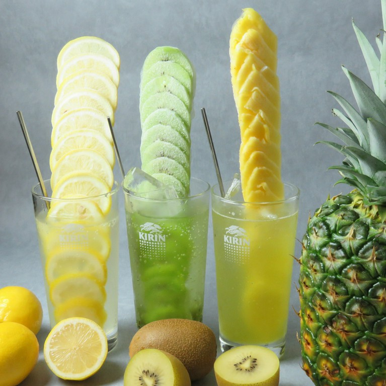 こだわりレモンンサワーは衝撃の姿で！ぜひカメラのご準備を♪