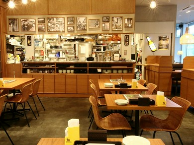 アジアンテイストの店内