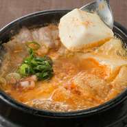 夜は定食セットもおすすめです♪ご飯・ナムル2種1,000円（税込）さらに　から揚げ付き1,485円（税込）水餃子付きなら1,540円（税込）
