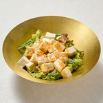 ヘルシーで優しい味わい、特製ドレッシングで。