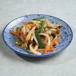 甘辛い味付の韓国の春雨炒めです