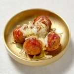 カリッと香ばしい衣の新感覚タコ焼き。