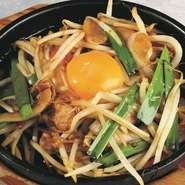 ガーリックの味付けした豚肉と野菜炒め。ご飯がすすむ！