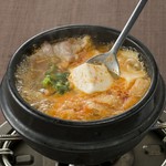 辛さ、トッピングで自分好みのスンドゥブにカスタマイズ！

●スンドゥブの味：塩or味噌
●辛さ：1辛～4辛までの辛さから選べます
