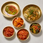 ・白菜キムチ
・ネギキムチ
・オイキムチ
・カクテキ
・さきいかキムチ
・アボカドキムチ
・キムチ盛り合わせ