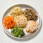 ・もやしナムル
・大根ナムル
・人参ナムル
・青菜ナムル
・ぜんまいナムル
・れんこんナムル
・ナムル盛り合わせ