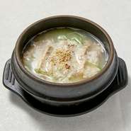 牛骨スープのコク深い滋味。